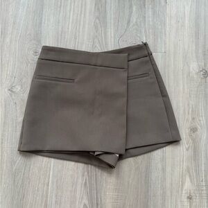 Zara Taupe Women's Skorts